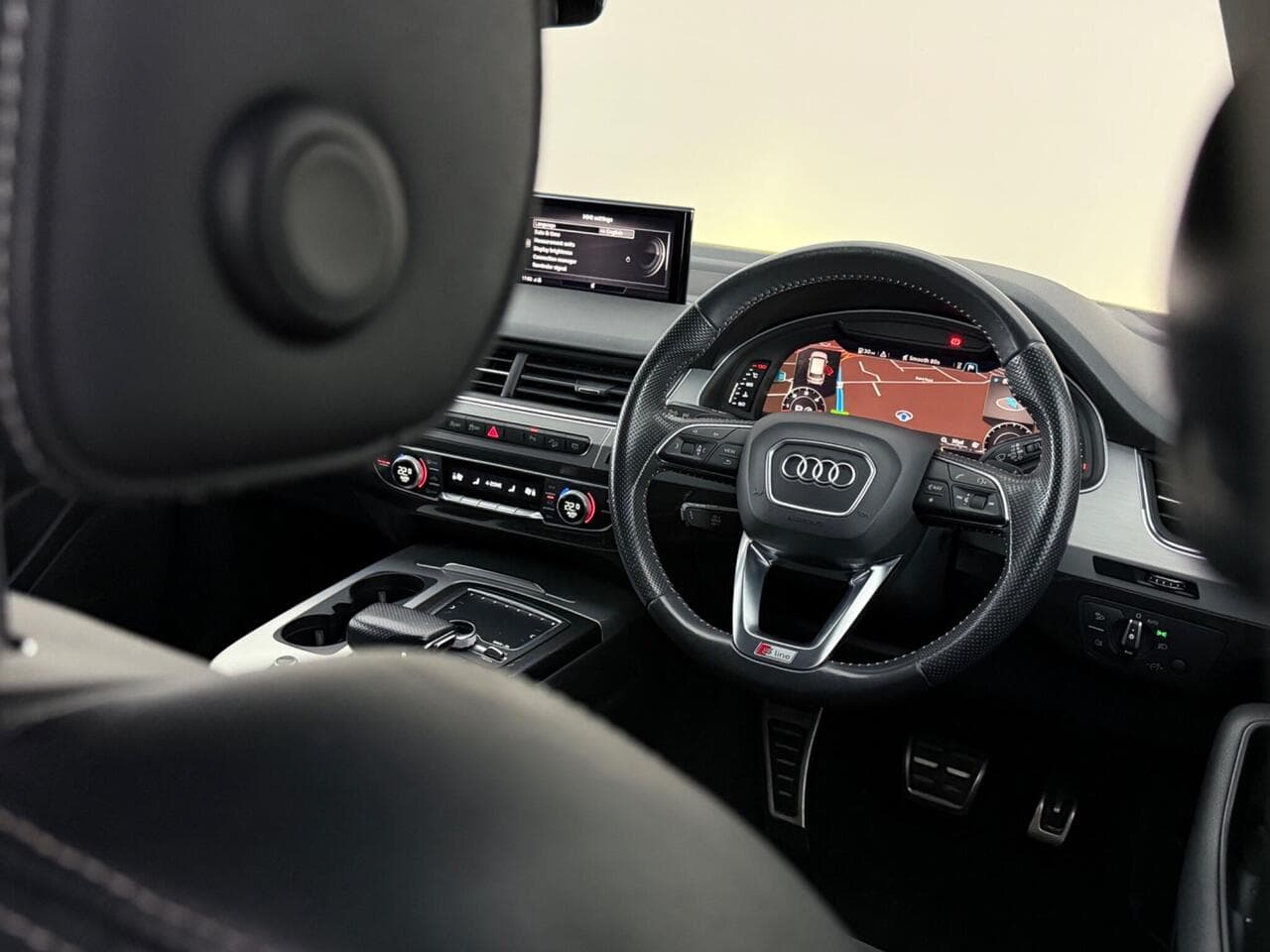 Audi Q7 thumbnail Interior Front