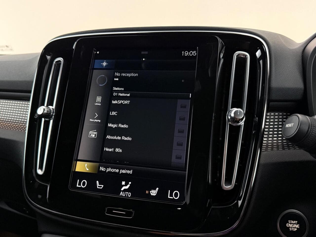 Volvo XC40 thumbnail Infotainment System