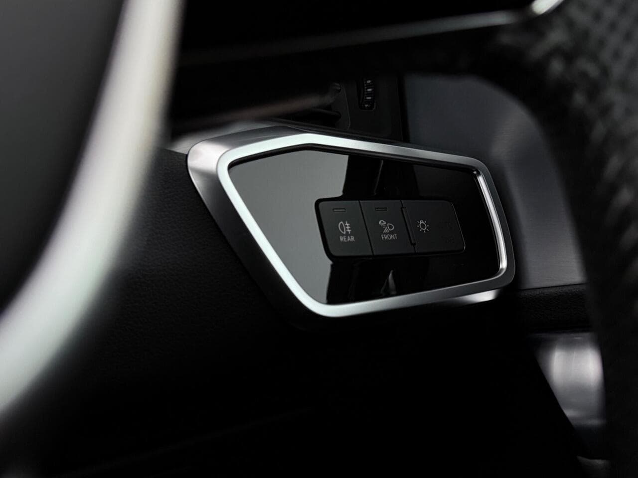 Audi A6 Saloon thumbnail Misc Controls