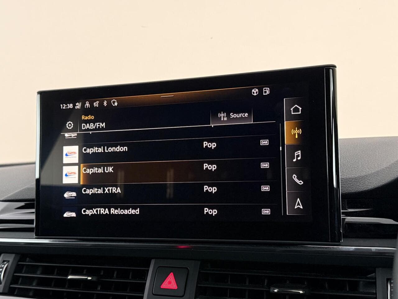 Audi A4 Avant thumbnail Infotainment System