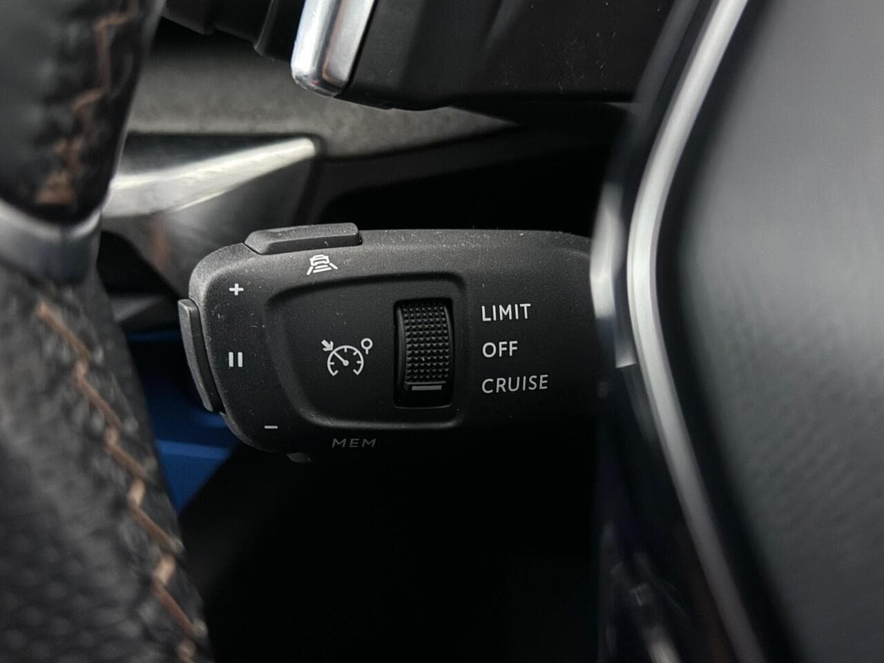 Peugeot 5008 thumbnail Misc Controls