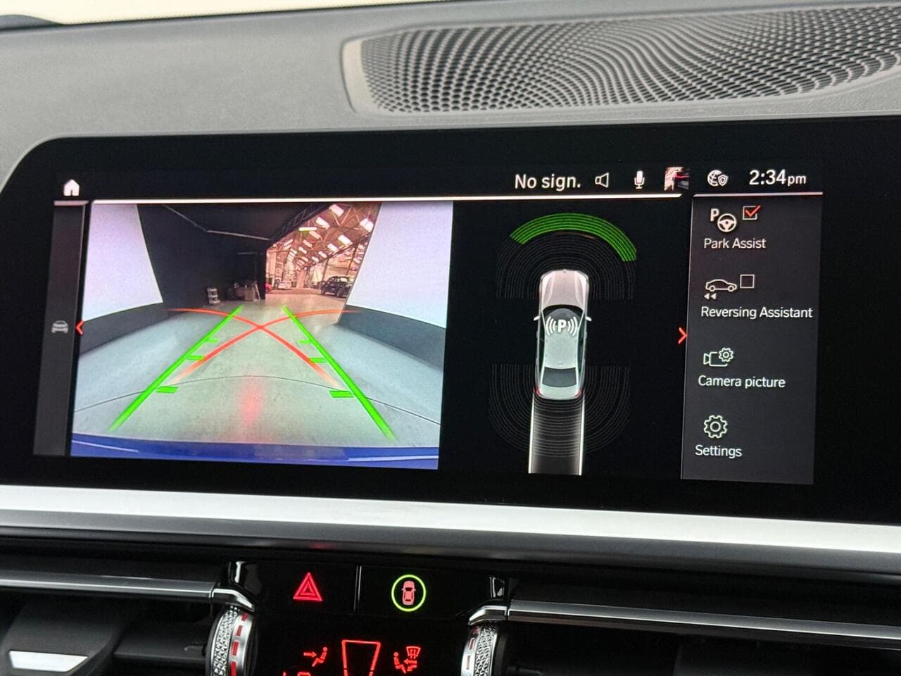 BMW 3 Series thumbnail Infotainment System