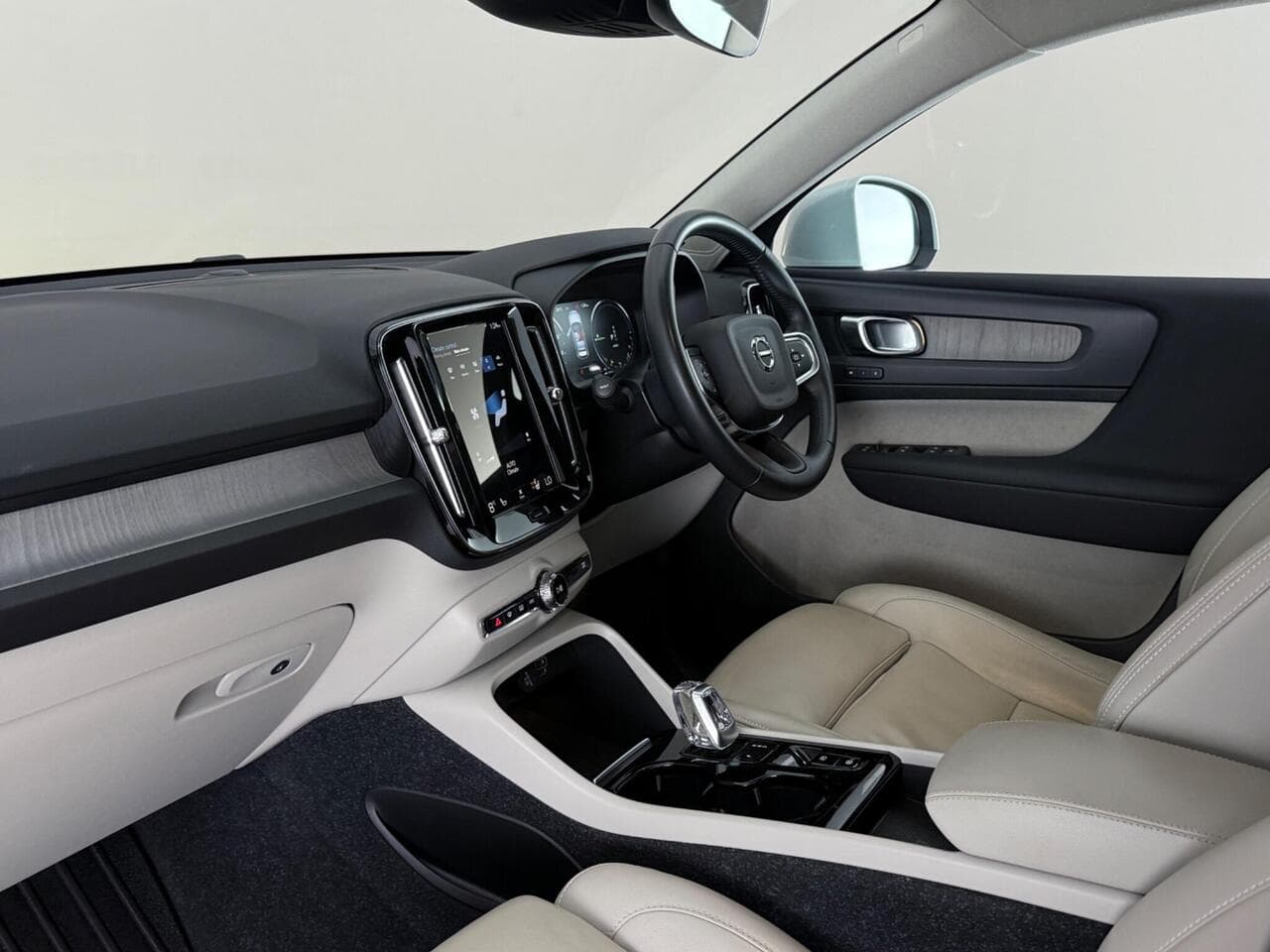 Volvo XC40 thumbnail Interior Front