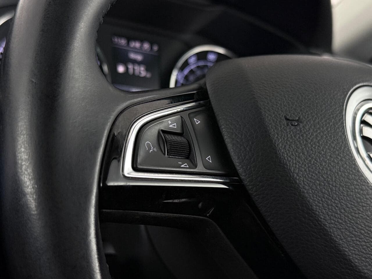 Skoda Superb thumbnail Misc Controls