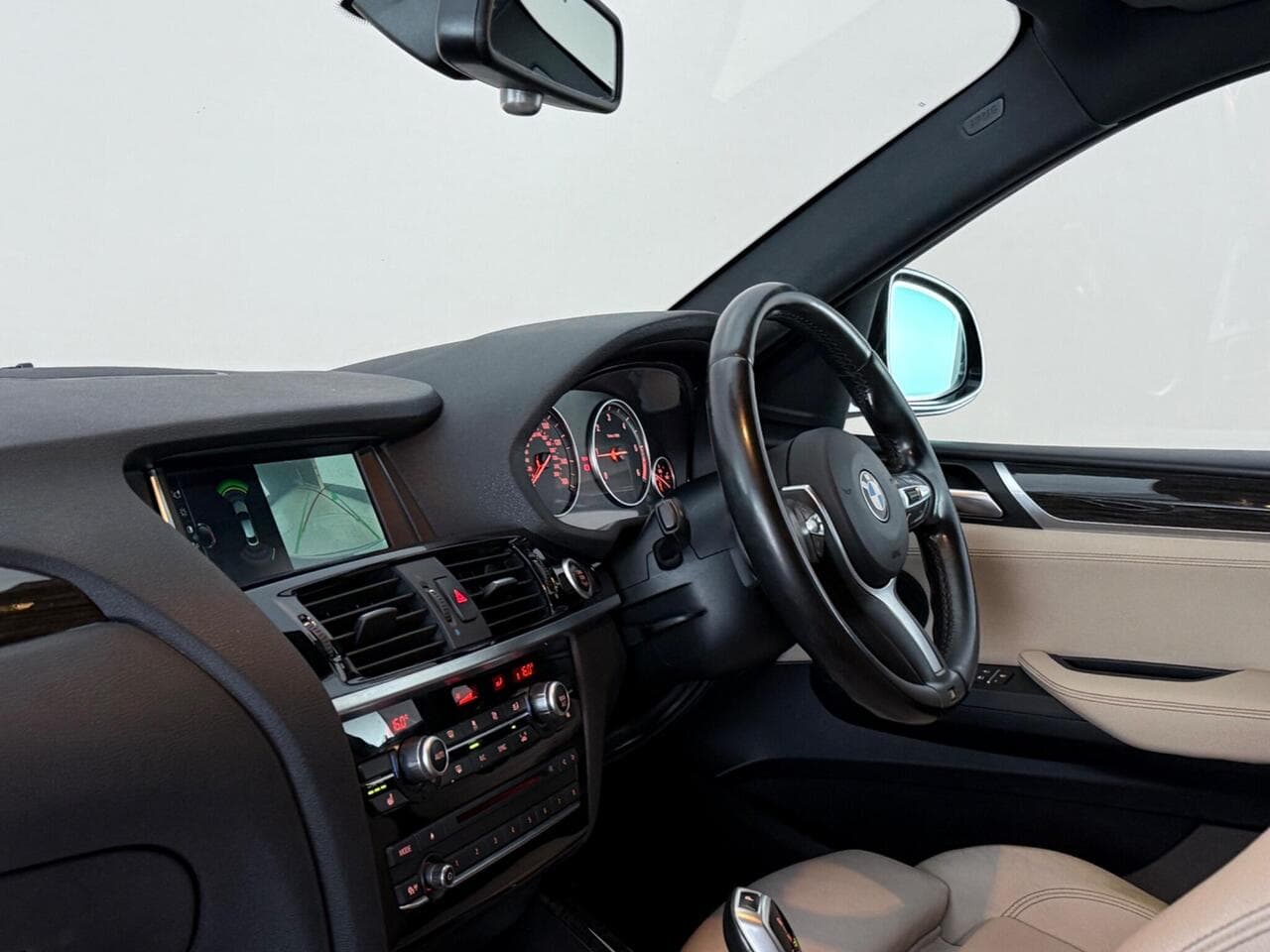 BMW X4 thumbnail Interior Front