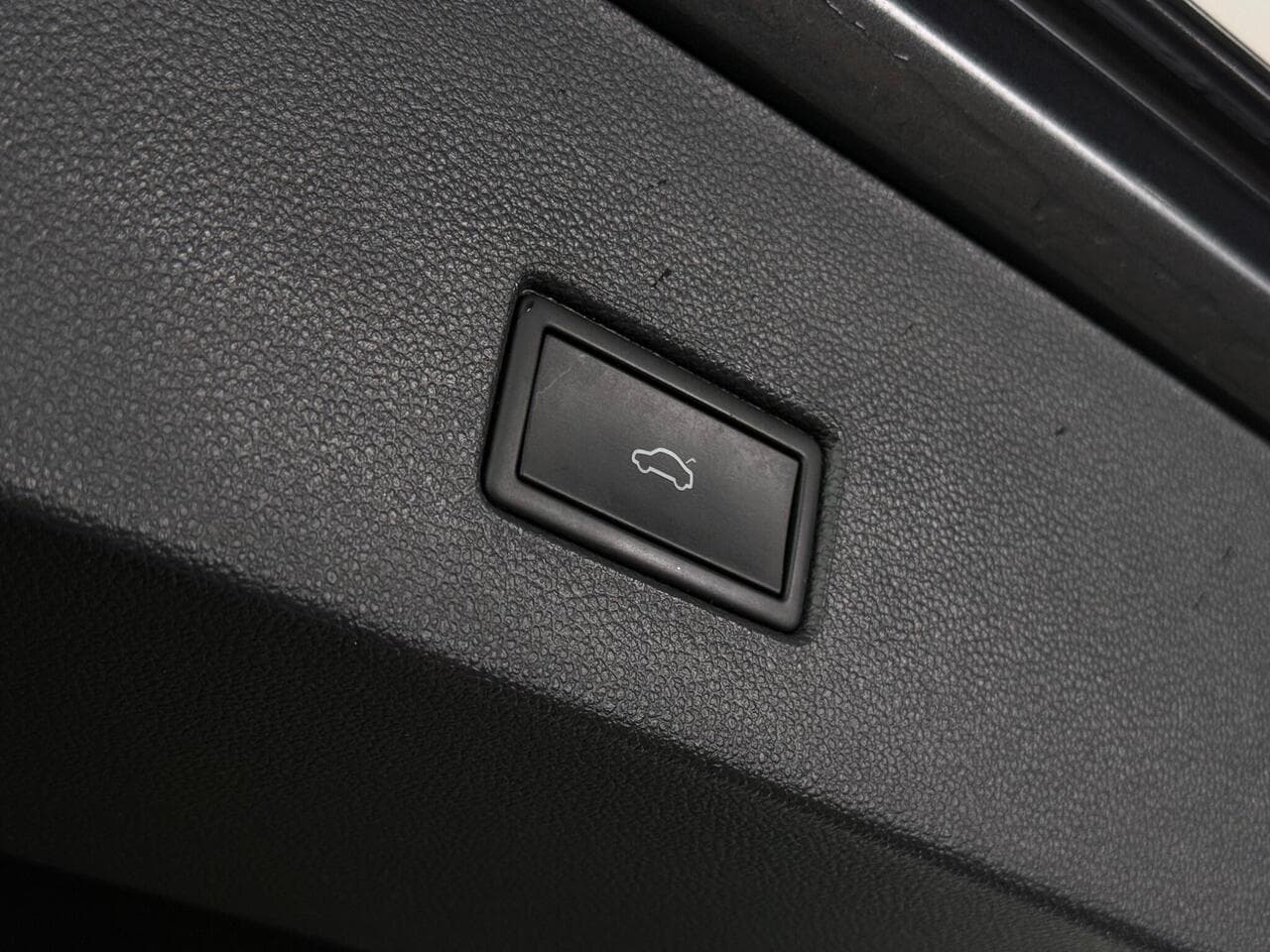 Volkswagen T-Roc thumbnail Misc Controls