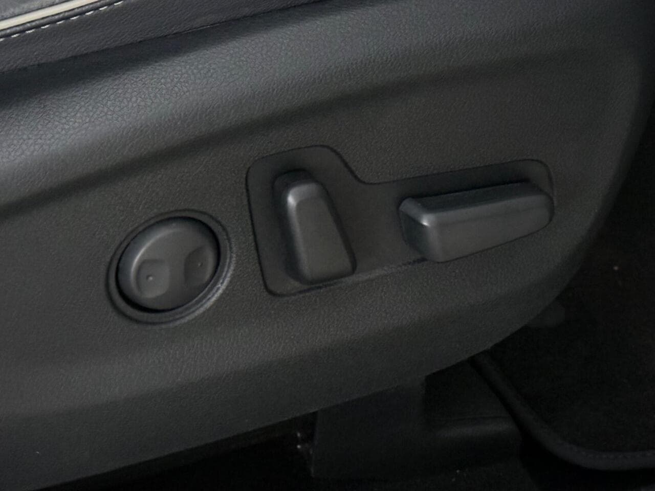 Kia Sportage thumbnail Misc Controls