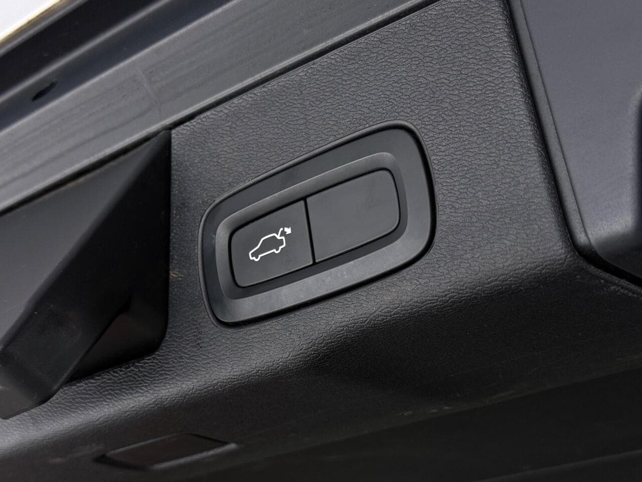 Volvo XC60 thumbnail Misc Controls