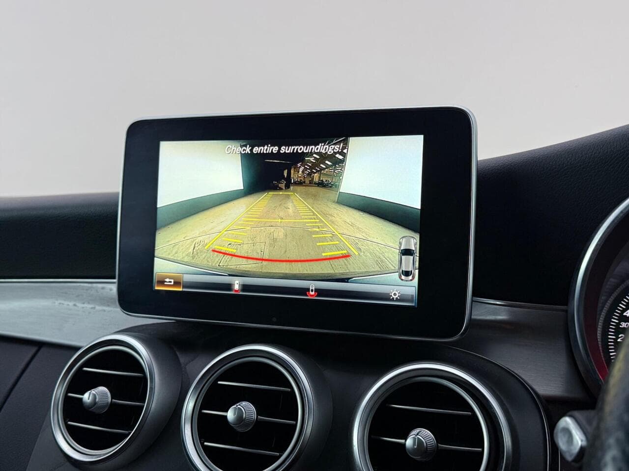 Mercedes-Benz C Class thumbnail Infotainment System