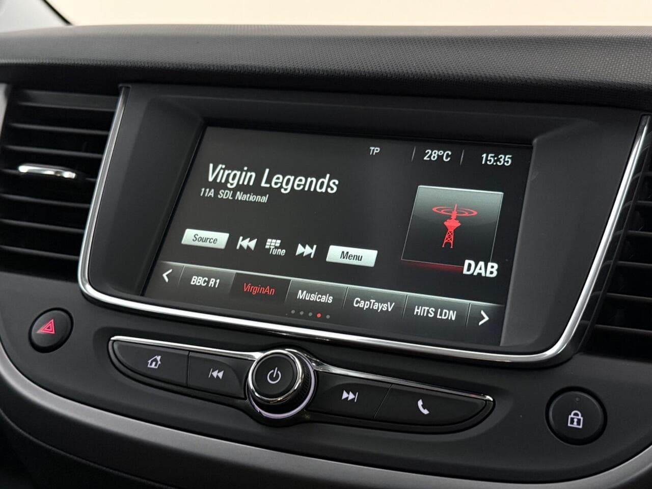 Vauxhall Crossland X thumbnail Infotainment System