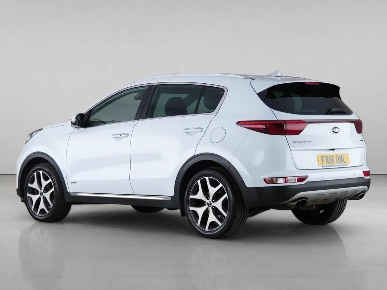 Kia Sportage thumbnail Rear Left