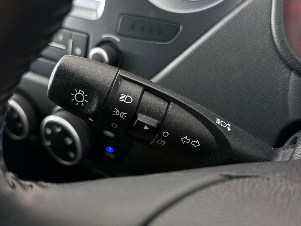 Hyundai i10 thumbnail Misc Controls