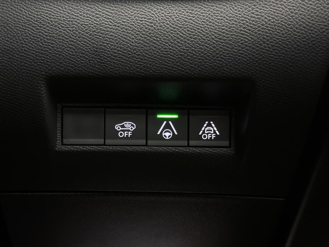 Peugeot 208 thumbnail Misc Controls