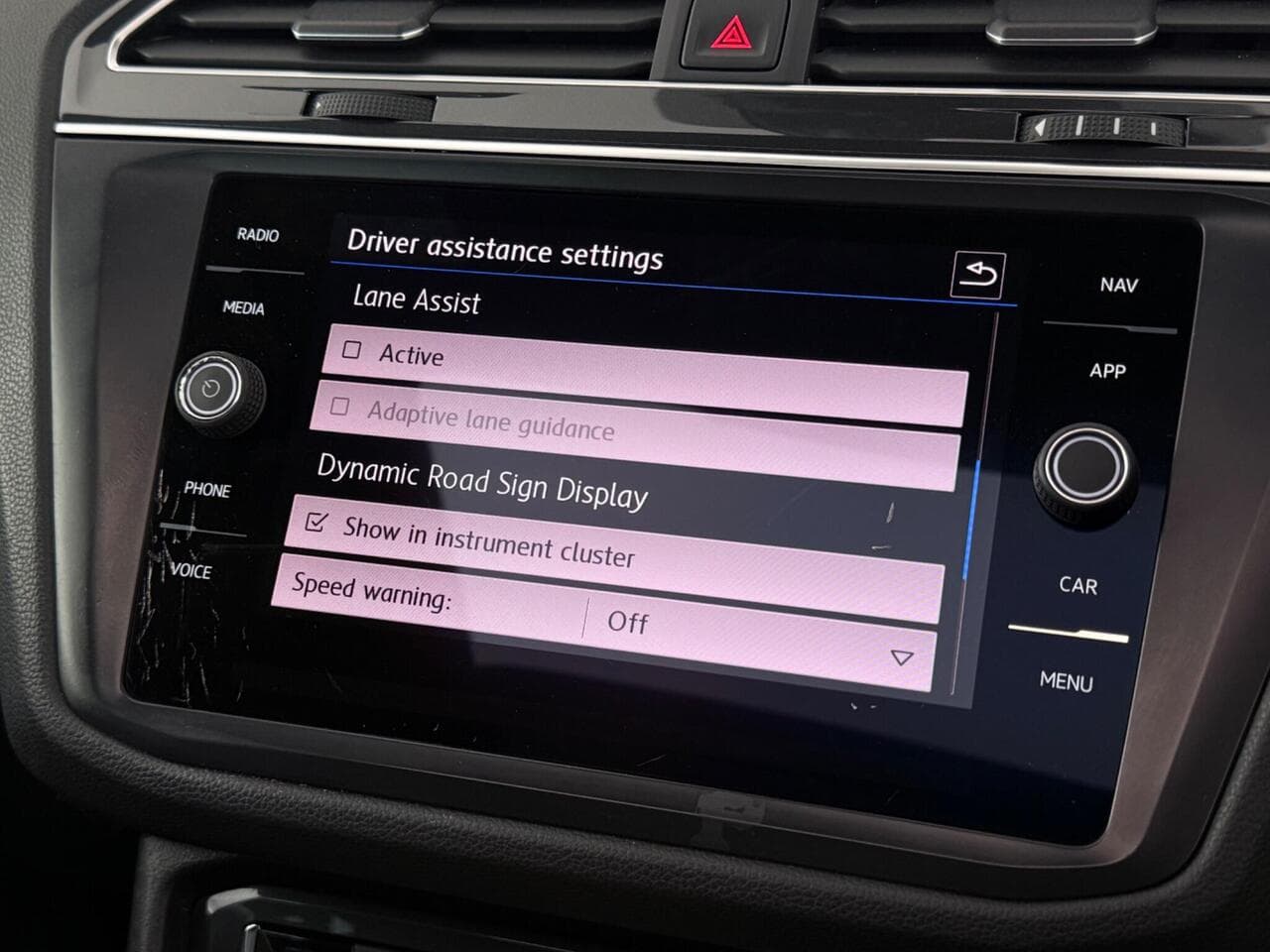 Volkswagen Tiguan thumbnail Infotainment System