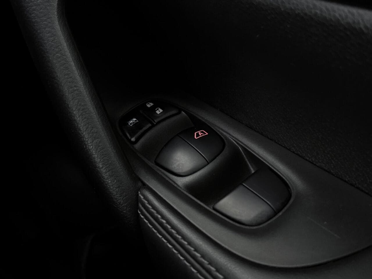Nissan X-Trail thumbnail Misc Controls
