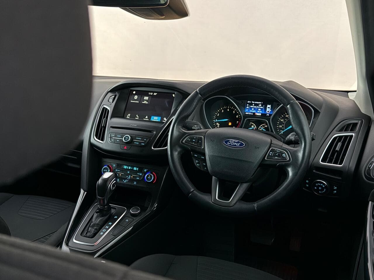 Ford Focus thumbnail Interior Front