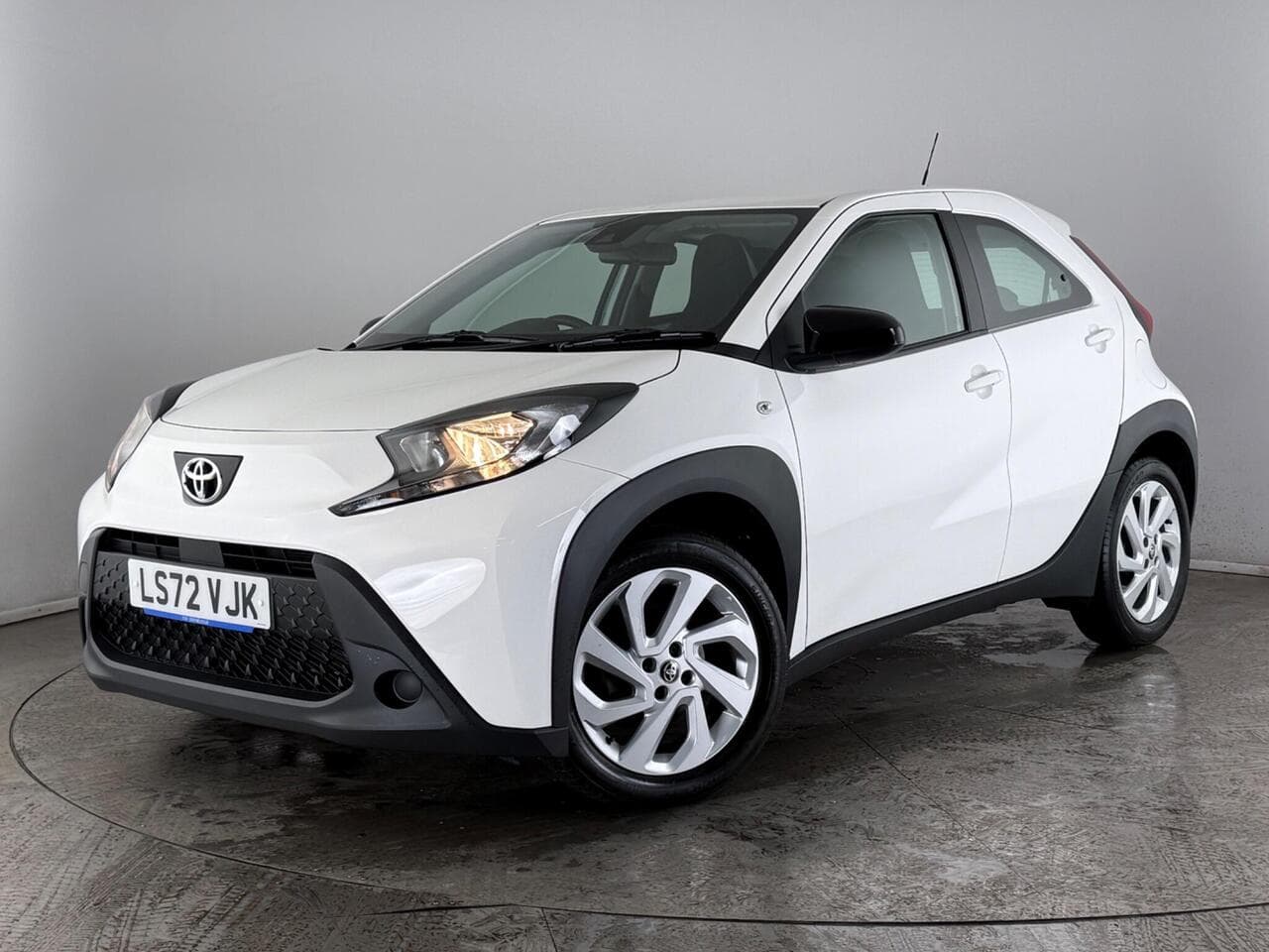 Toyota Aygo X thumbnail Front Left