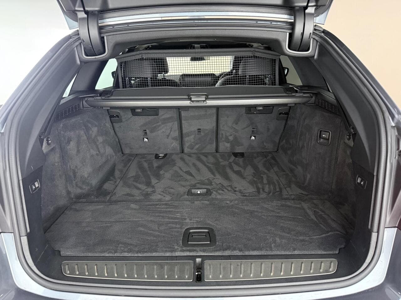 BMW 5 Series thumbnail Boot
