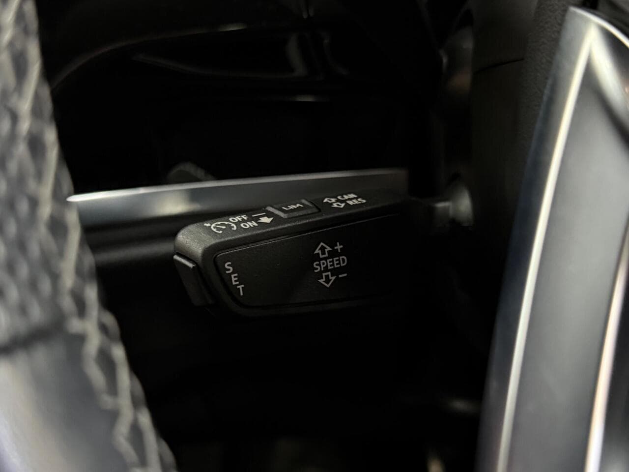 Audi Q3 thumbnail Misc Controls
