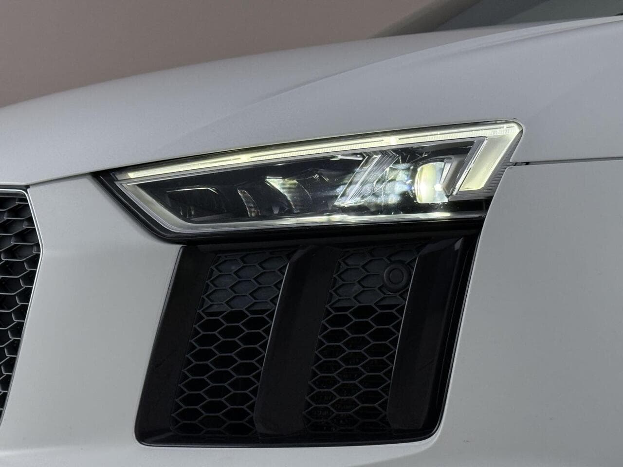Audi R8 thumbnail Inconclusive