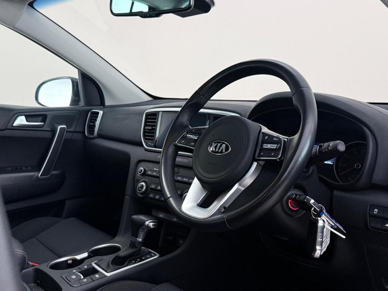 Kia Sportage thumbnail Interior Front