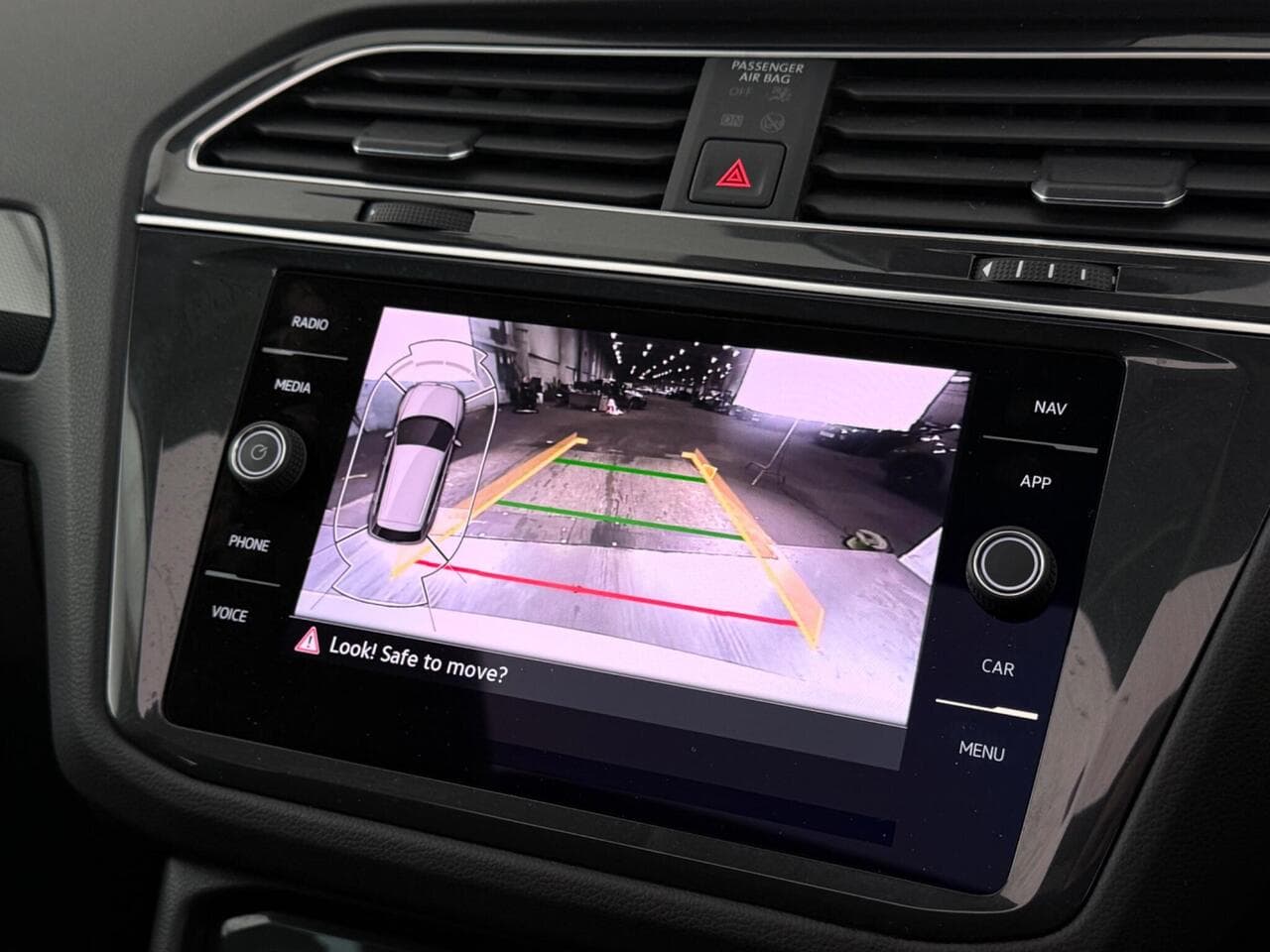 Volkswagen Tiguan thumbnail Infotainment System