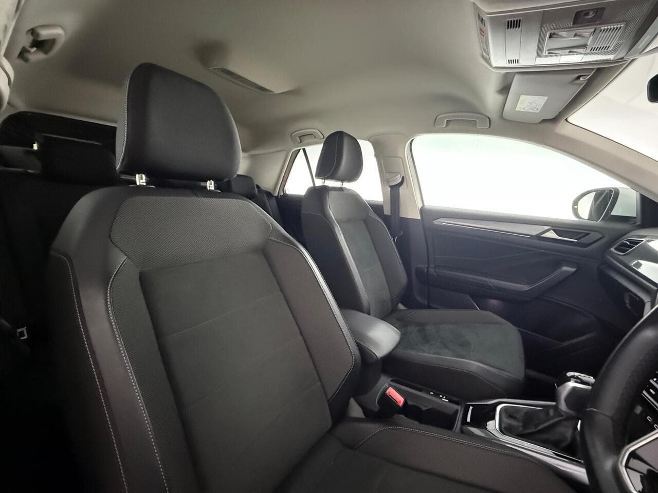 Volkswagen T-Roc thumbnail Seat Driver