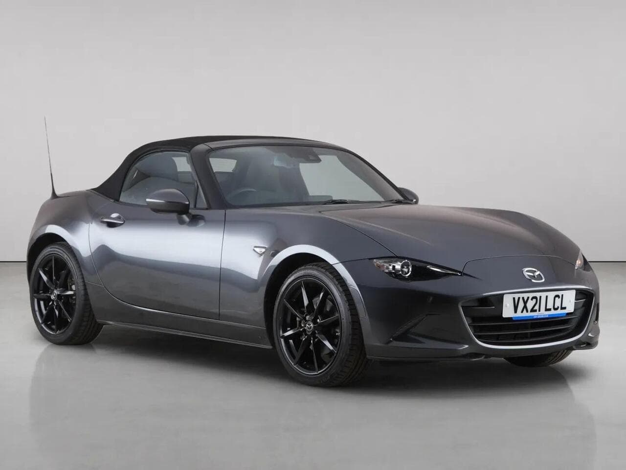 Mazda MX-5 thumbnail Front Right
