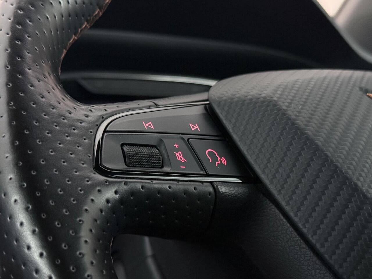 SEAT CUPRA Ateca thumbnail Misc Controls