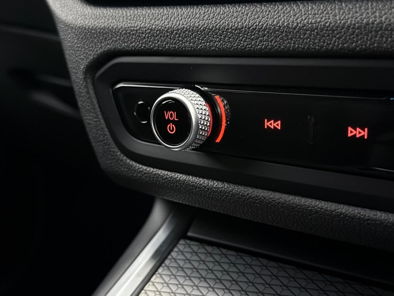 BMW 3 Series thumbnail Misc Controls