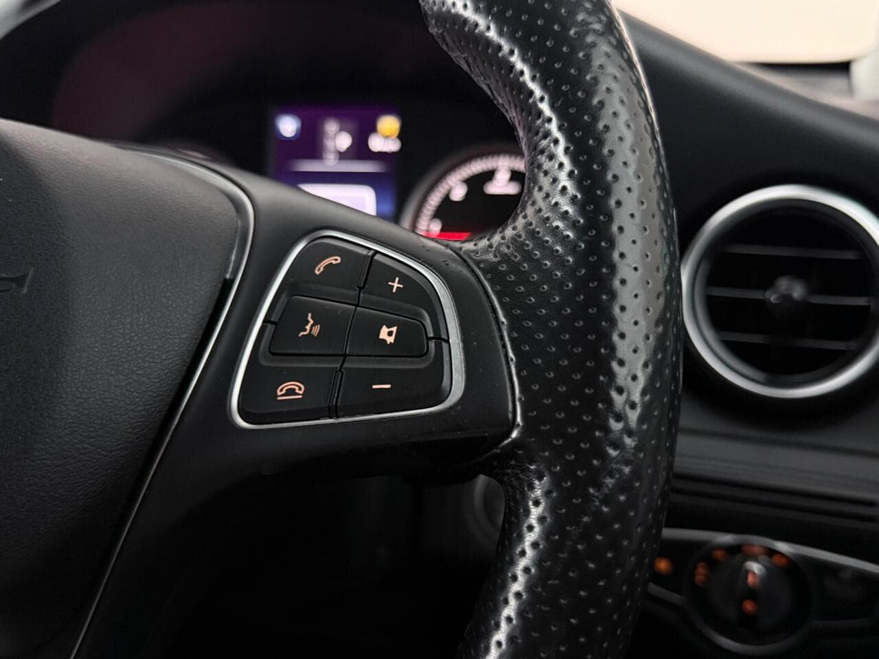 Mercedes-Benz GLC thumbnail Misc Controls