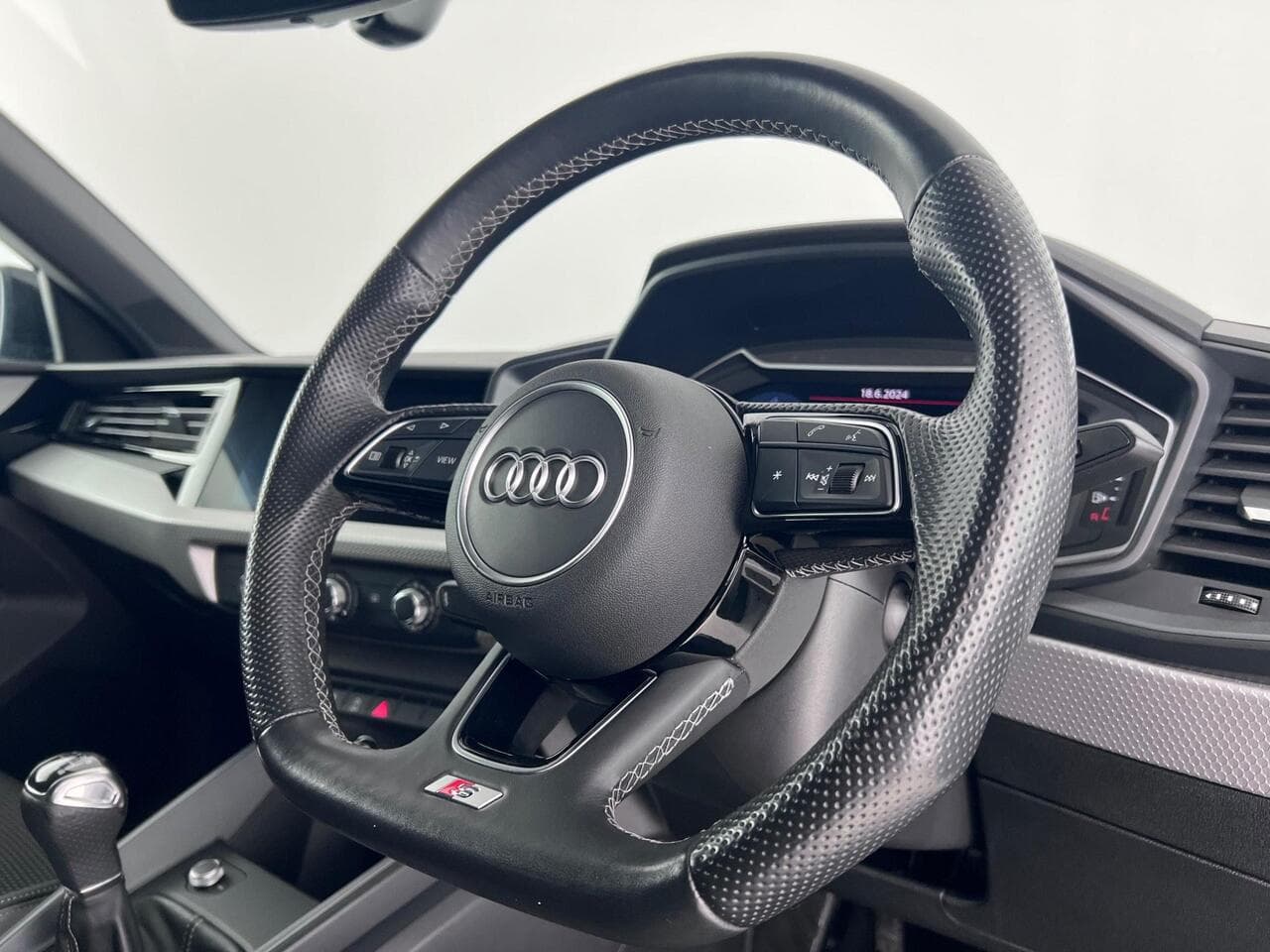 Audi A1 thumbnail Steering Wheel
