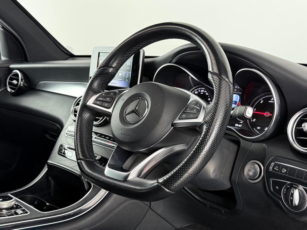 Mercedes-Benz GLC thumbnail Steering Wheel