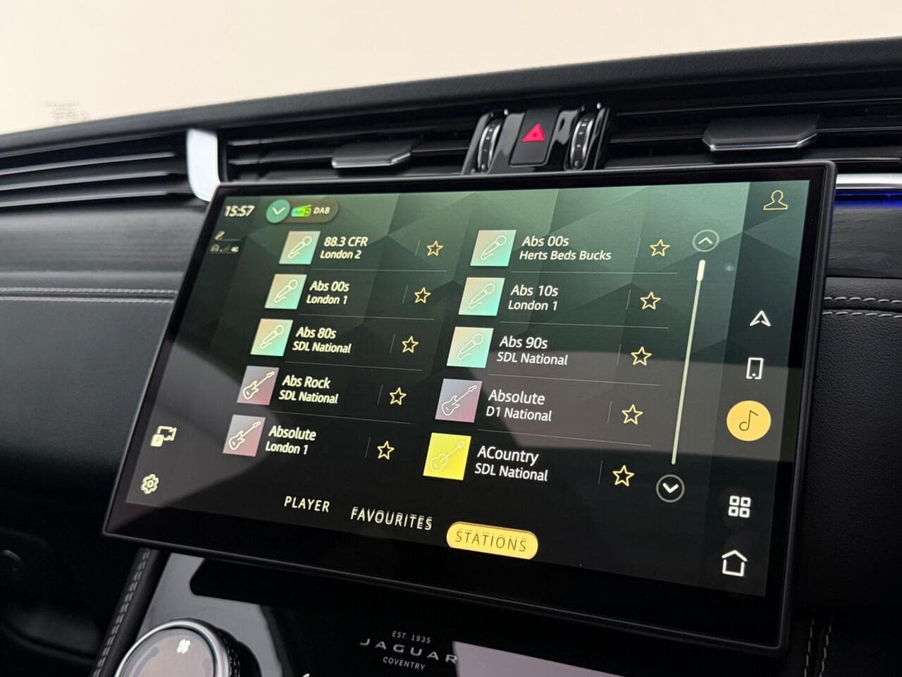 Jaguar F-PACE thumbnail Infotainment System