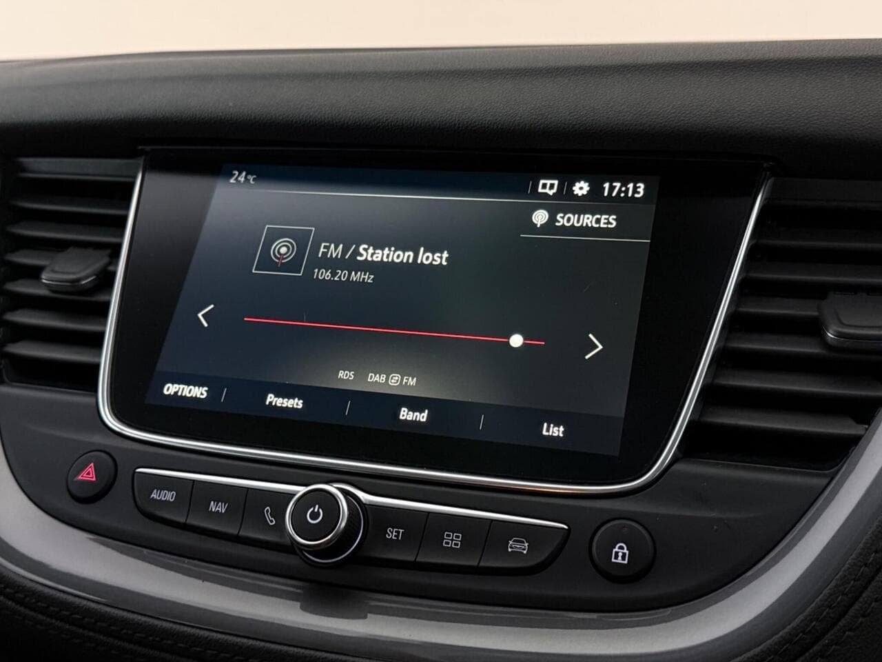 Vauxhall Grandland X thumbnail Infotainment System