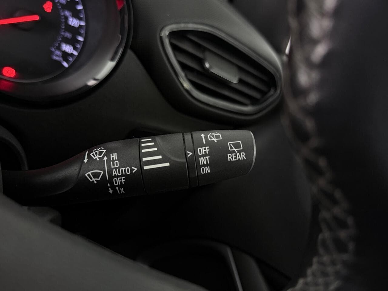 Vauxhall Crossland X thumbnail Misc Controls