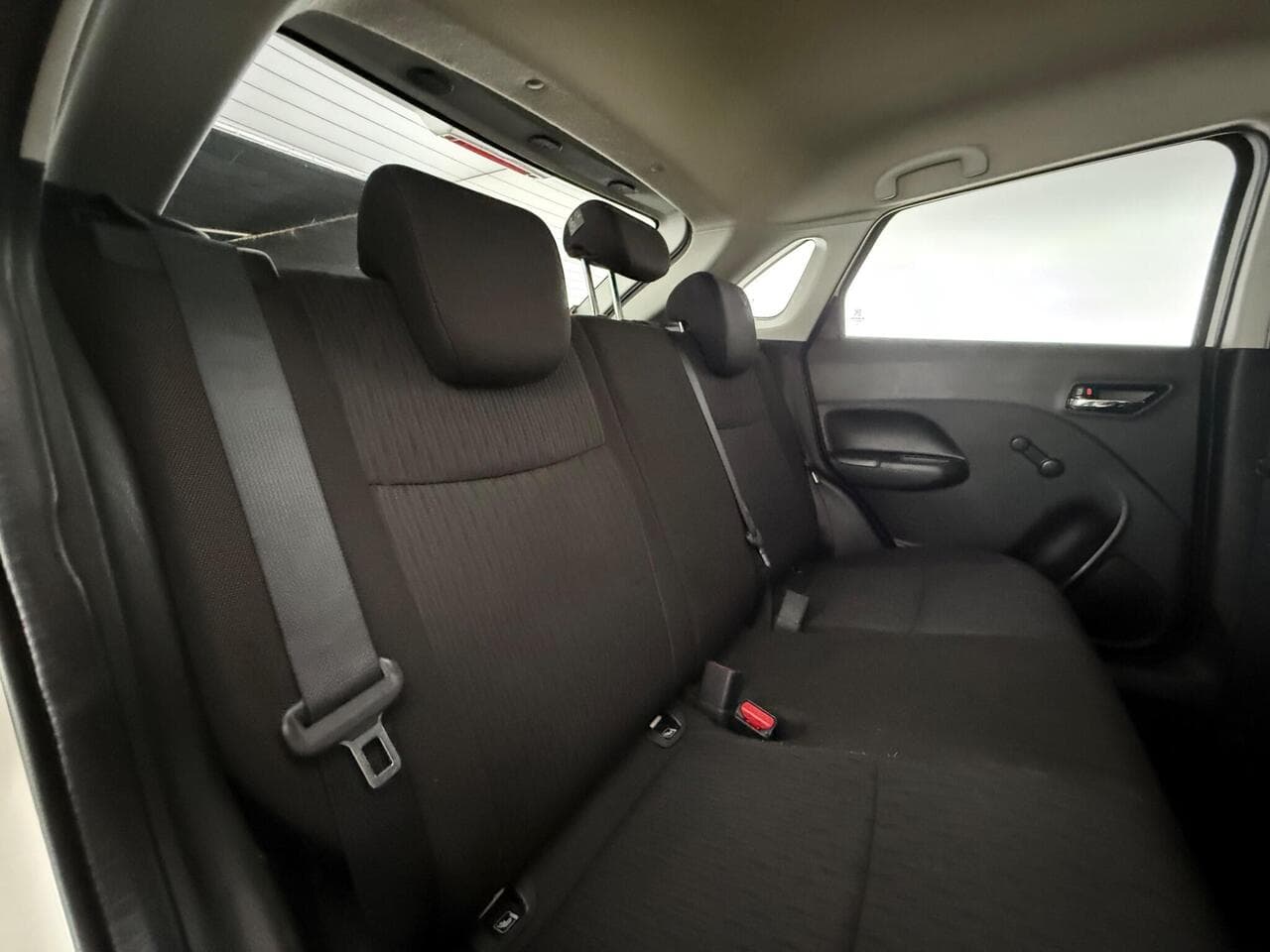 Suzuki Baleno thumbnail Seats Rear