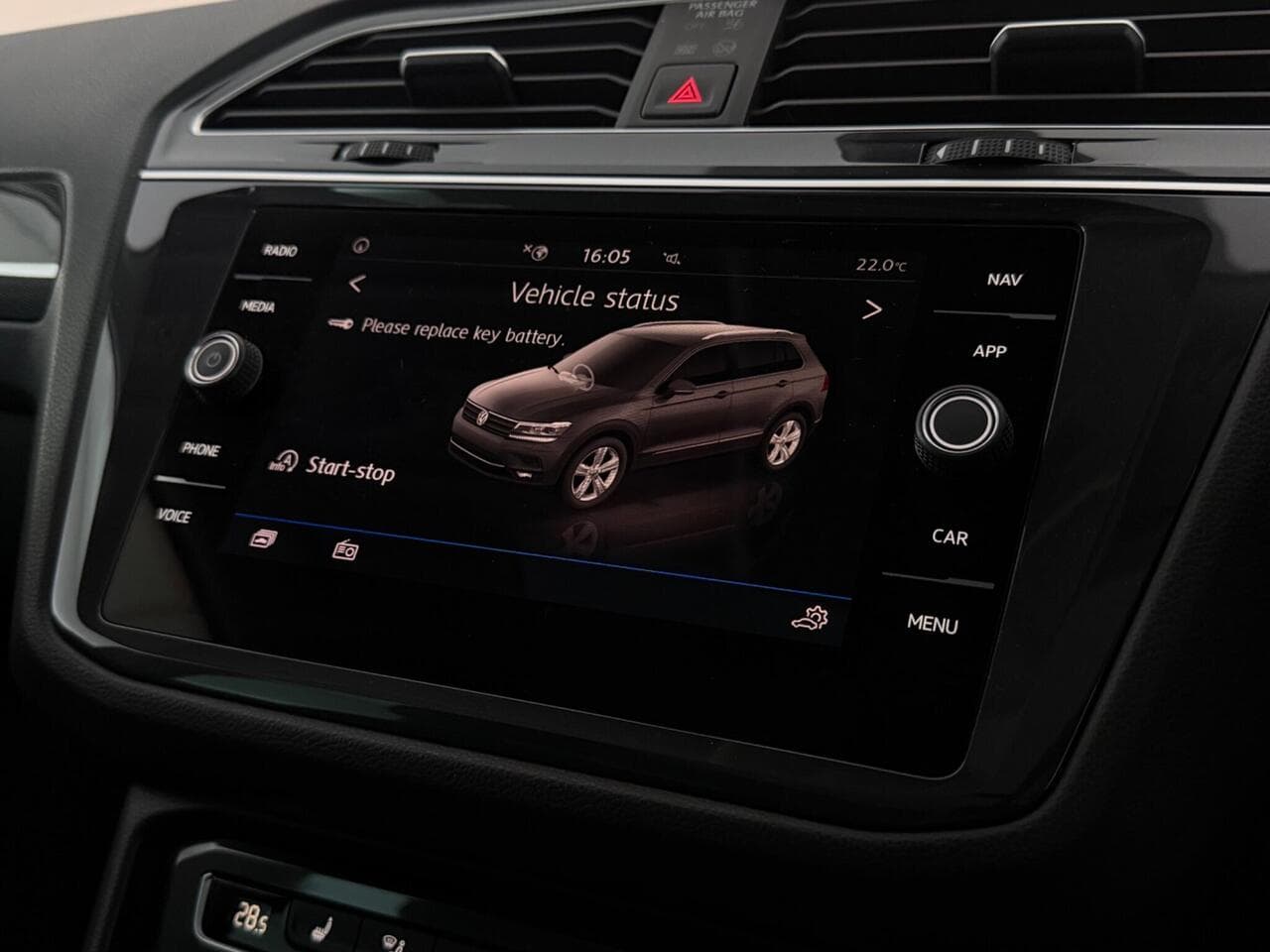 Volkswagen Tiguan thumbnail Infotainment System
