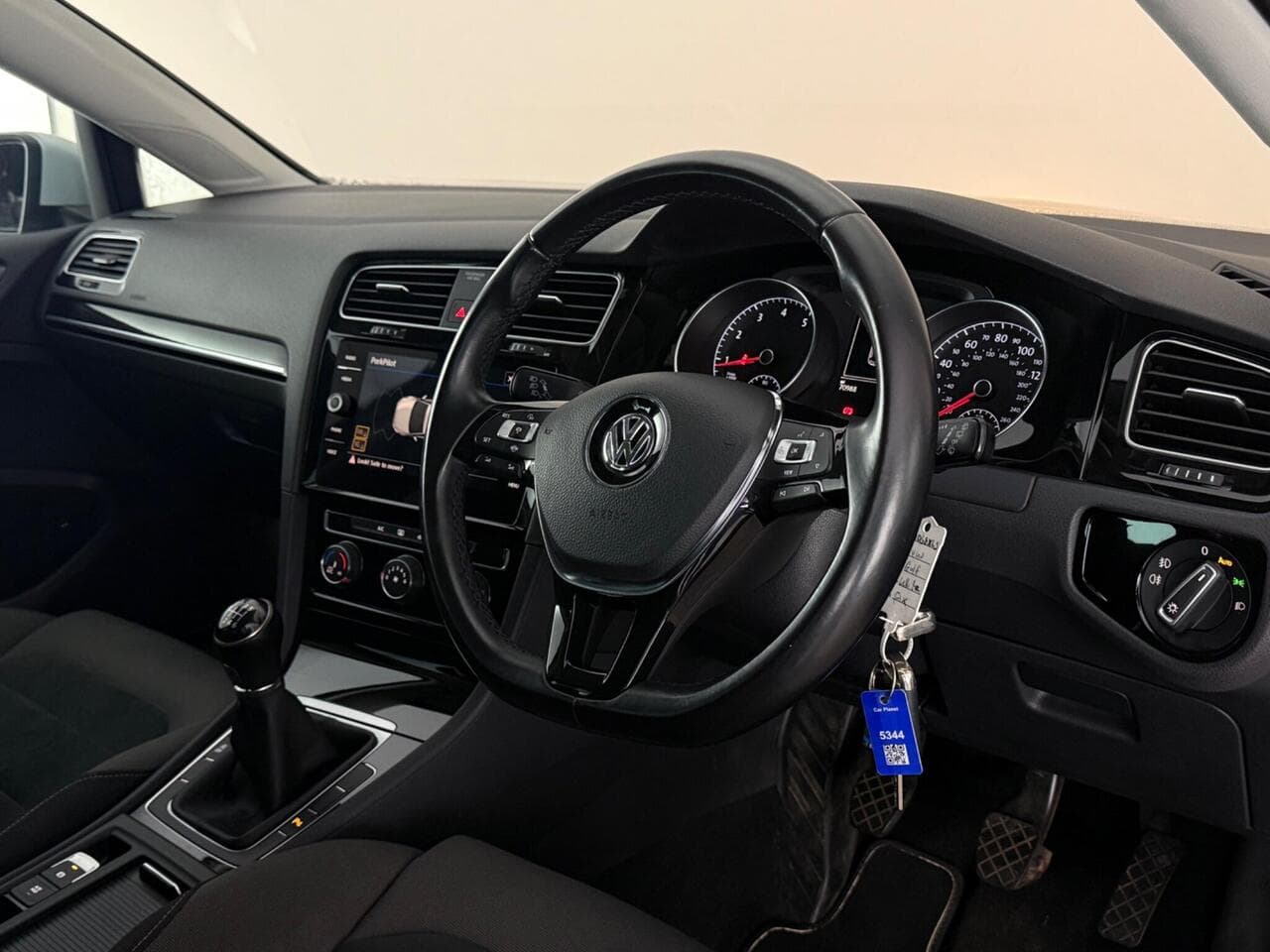 Volkswagen Golf thumbnail Interior Front