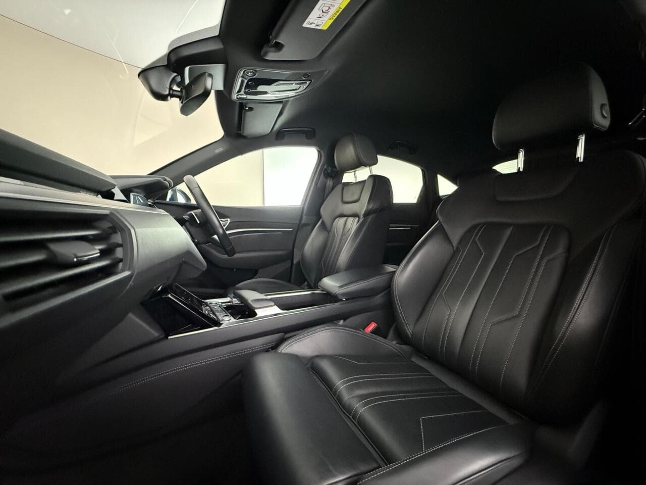 Audi e-tron thumbnail Seat Front Passenger