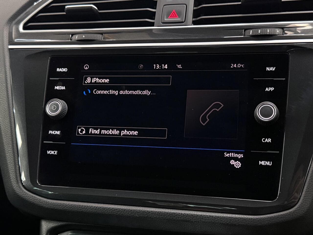 Volkswagen Tiguan thumbnail Infotainment System