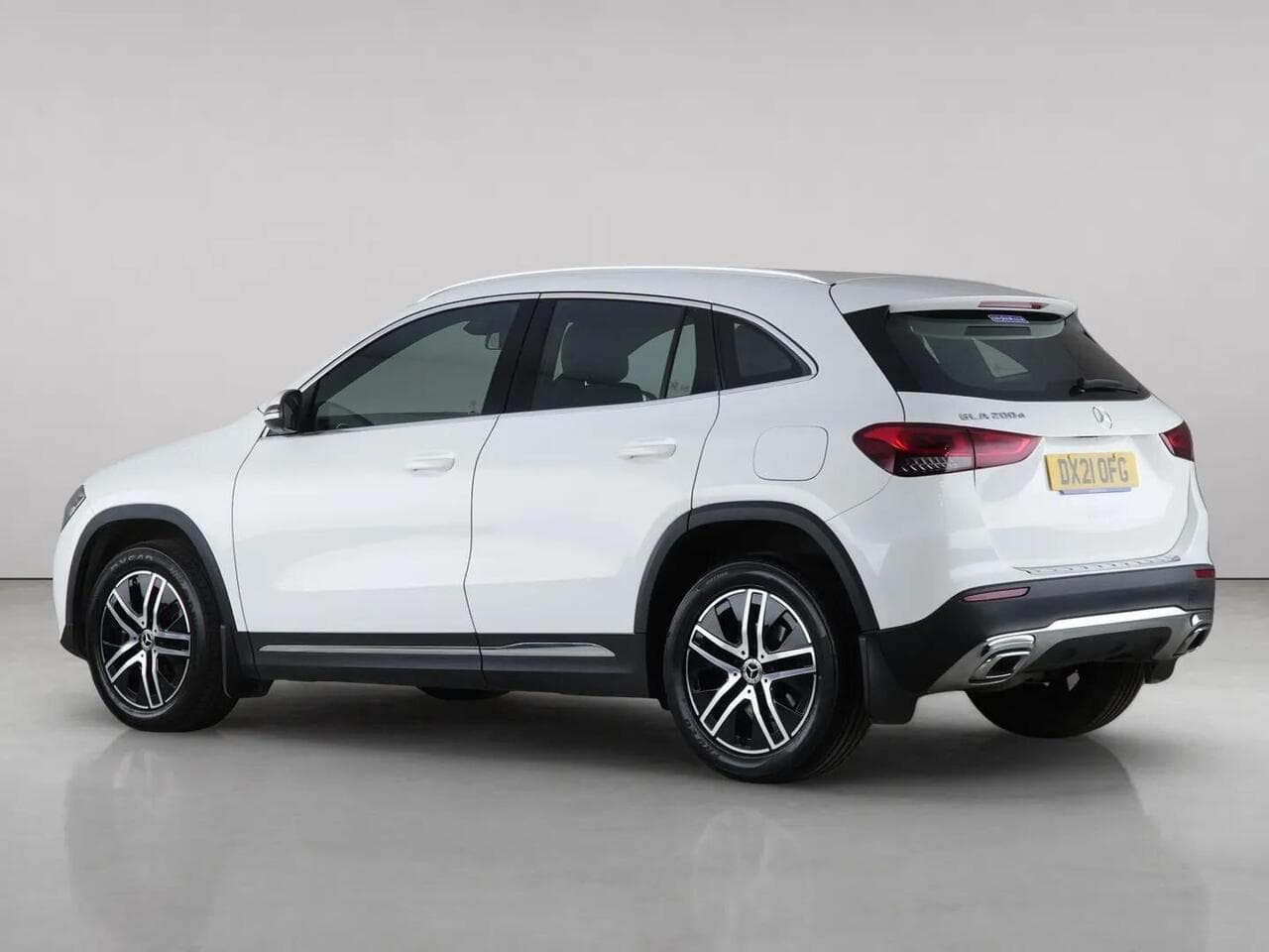 Mercedes-Benz GLA thumbnail Rear Left