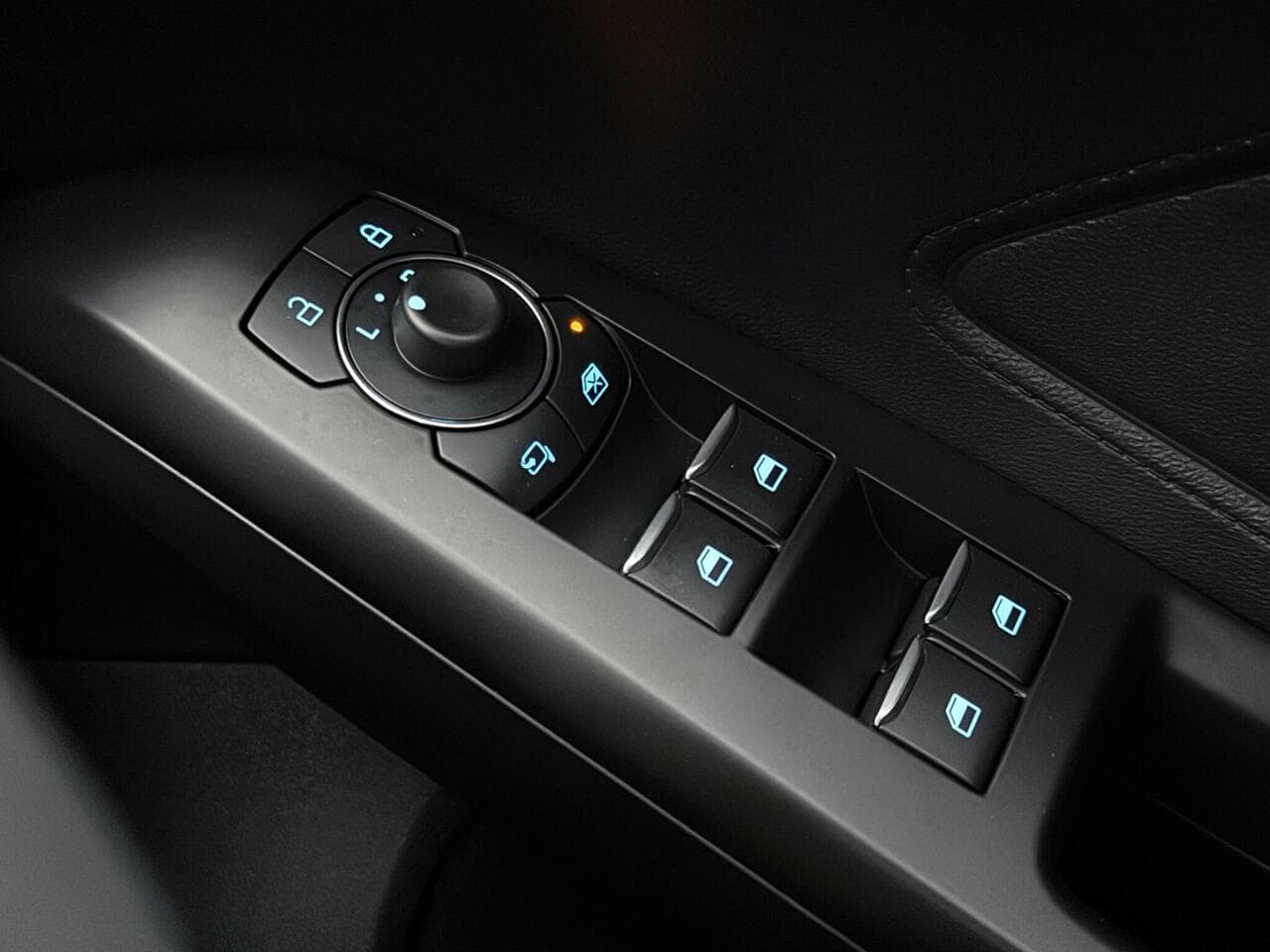 Ford Focus thumbnail Misc Controls