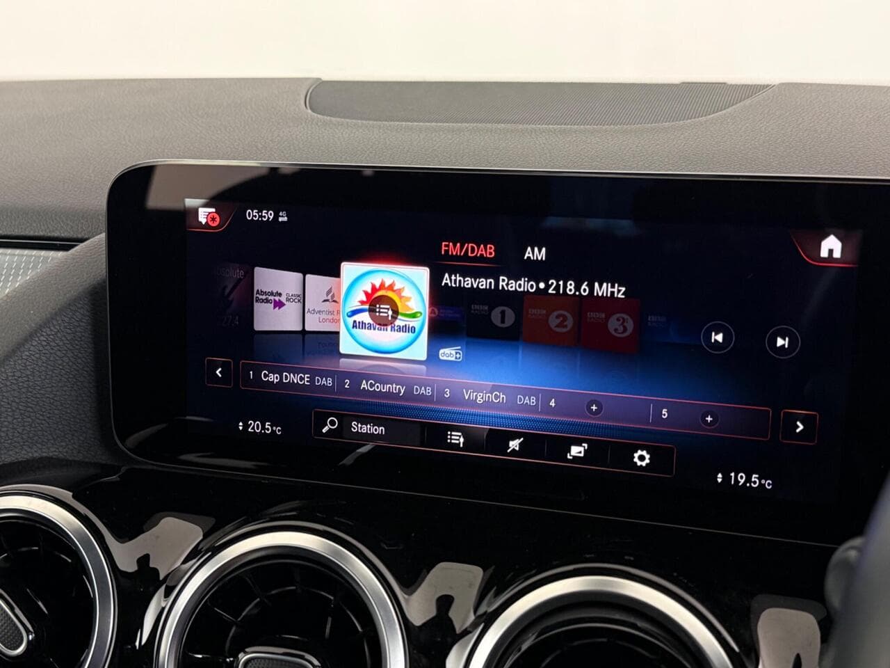 Mercedes-Benz GLA thumbnail Infotainment System