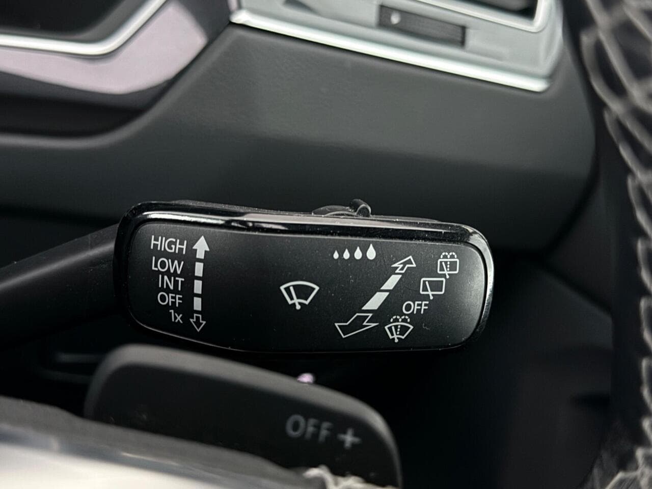 Volkswagen Tiguan thumbnail Misc Controls