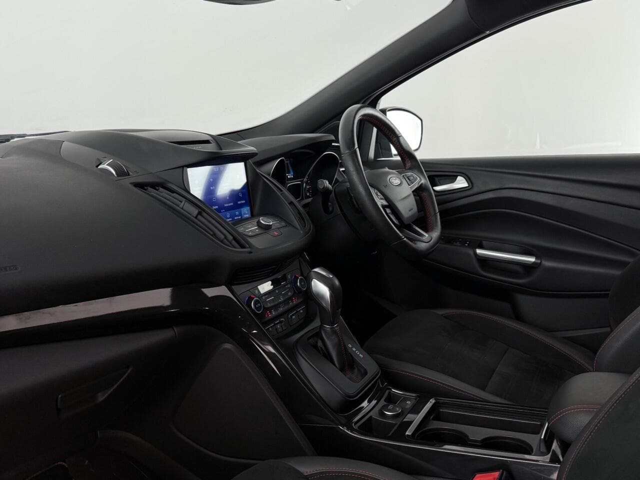Ford Kuga thumbnail Interior Front