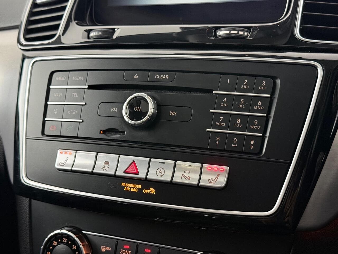 Mercedes-Benz GLE thumbnail Infotainment System