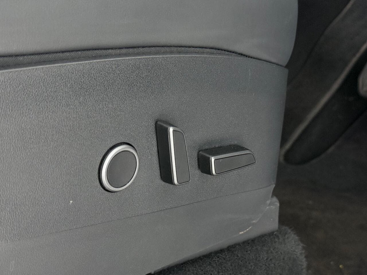 Tesla Model Y thumbnail Misc Controls