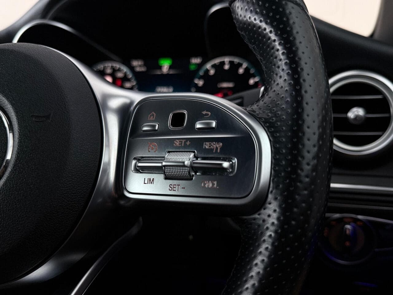 Mercedes-Benz C Class thumbnail Misc Controls
