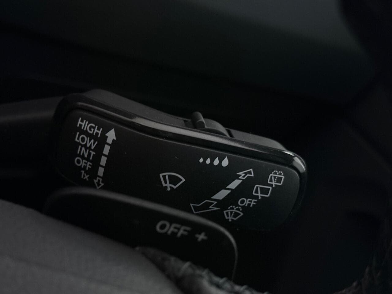 Volkswagen Tiguan thumbnail Misc Controls